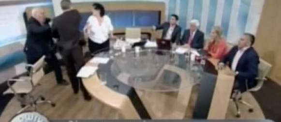 Prügelei im griechischen TV: Wenn die Argumente ausgehen